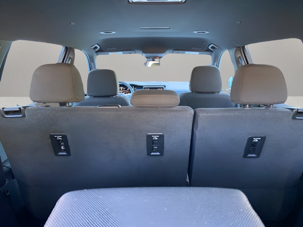 Used 2025 GMC Acadia Elevation FWD image 9