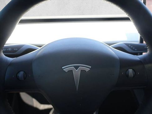 Used 2022 Tesla Model Y Performance AWD/4WD image 14