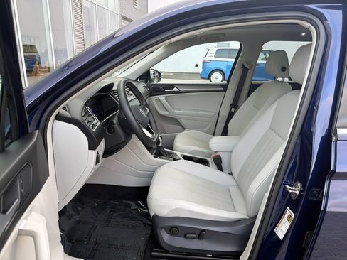 Certified 2024 Volkswagen Tiguan SE w/ Panoramic Sunroof Package AWD/4WD image 11