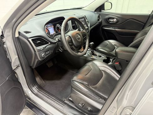 Used 2022 Jeep Cherokee Trailhawk w/ Sound & Nav Group image 11