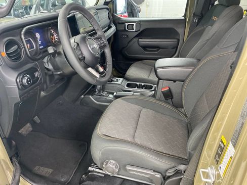 Used 2026 Jeep Gladiator Mojave AWD/4WD image 17