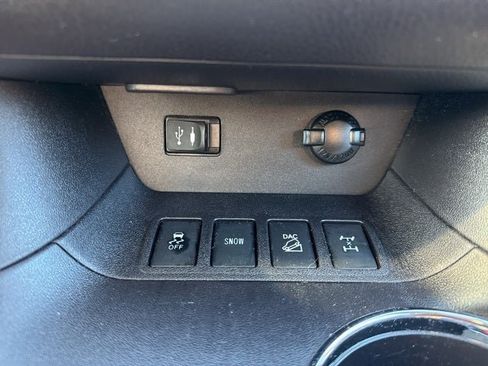 Used 2015 Toyota Highlander Limited image 37