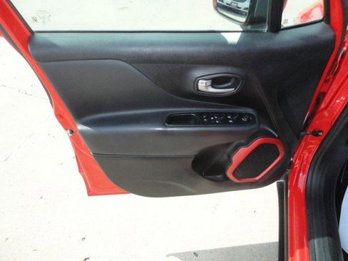 Used 2018 Jeep Renegade Trailhawk w/ Cold Weather Group II image 3