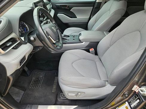 Used 2023 Toyota Highlander LE image 14