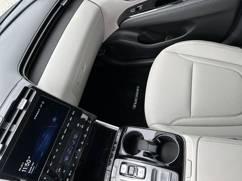 Used 2024 Hyundai Tucson Limited image 25