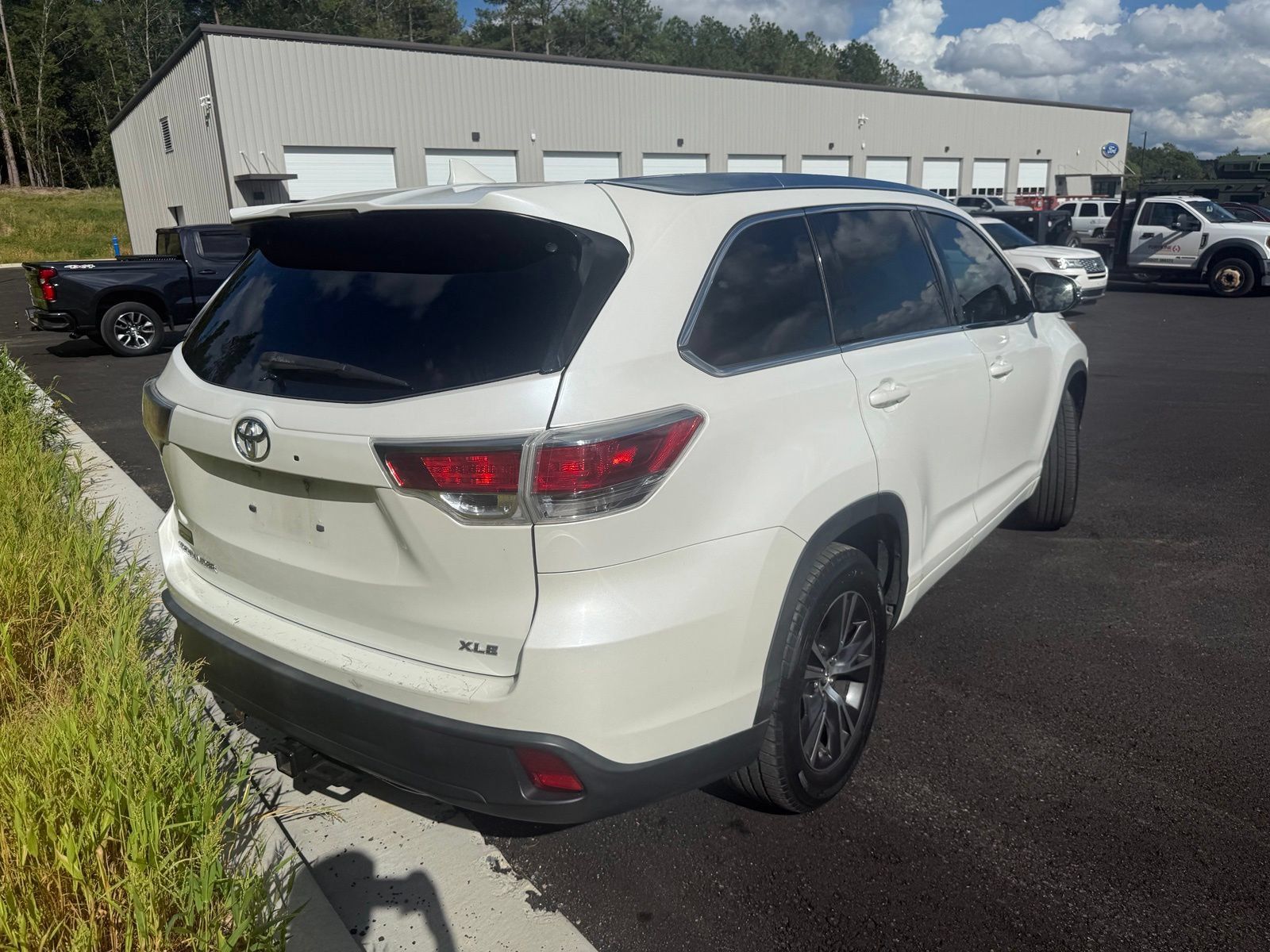 Used 2016 Toyota Highlander XLE FWD image 7