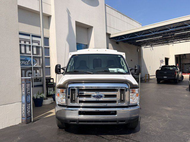 Used 2013 Ford E-350 and Econoline 350 Super Duty w/ PWR Locks & Windows Group RWD image 2