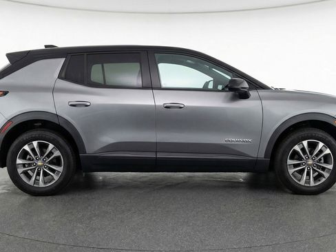 Used 2025 Chevrolet Equinox LT FWD image 11