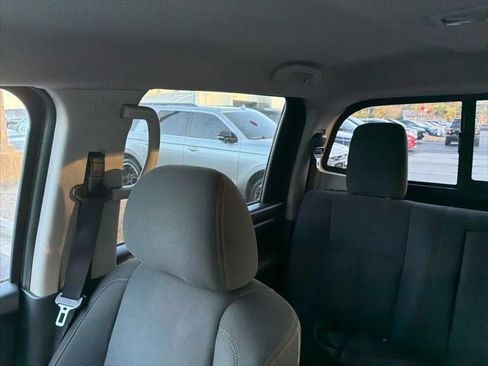 Used 2017 Nissan Titan SV image 27