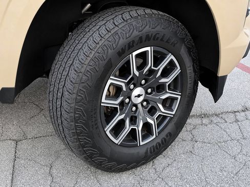 Certified 2023 Chevrolet Colorado Z71 w/ Z71 Convenience Package 2 AWD/4WD image 12
