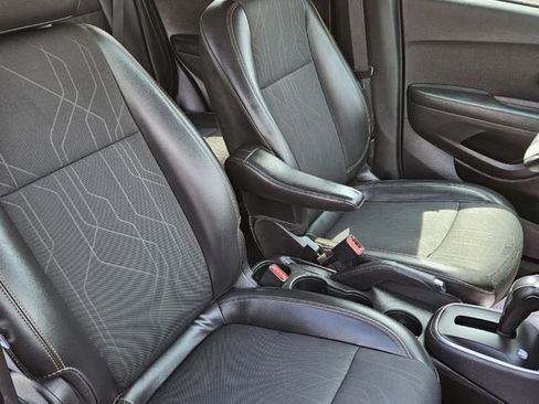 Used 2021 Chevrolet Trax LT w/ Sport Edition FWD image 22