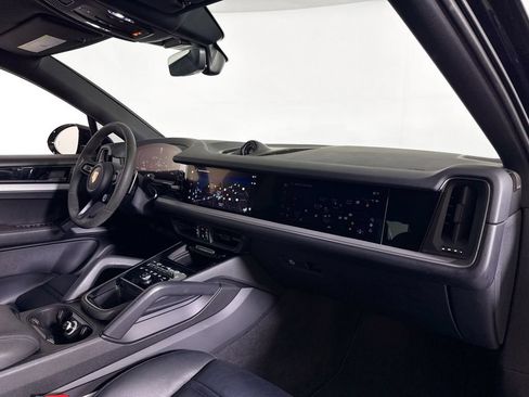 Certified 2024 Porsche Cayenne Coupe AWD/4WD image 17