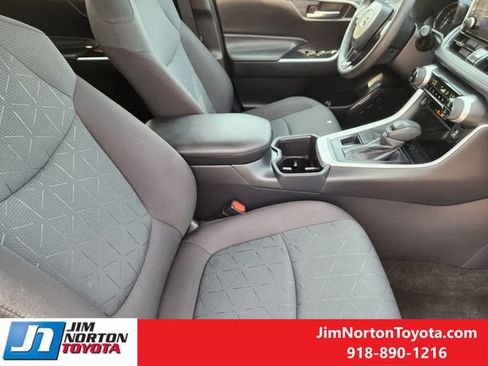 Used 2025 Toyota RAV4 XLE AWD/4WD image 14