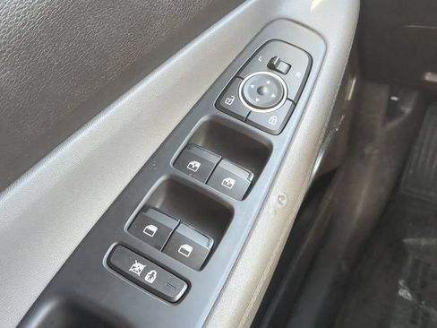 Used 2019 Hyundai Santa Fe SEL FWD image 18