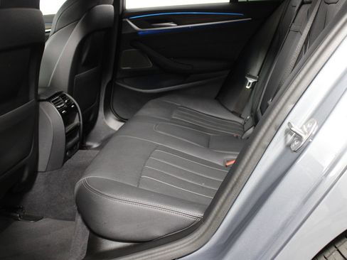 Used 2023 BMW 530e w/ M Sport Package image 34