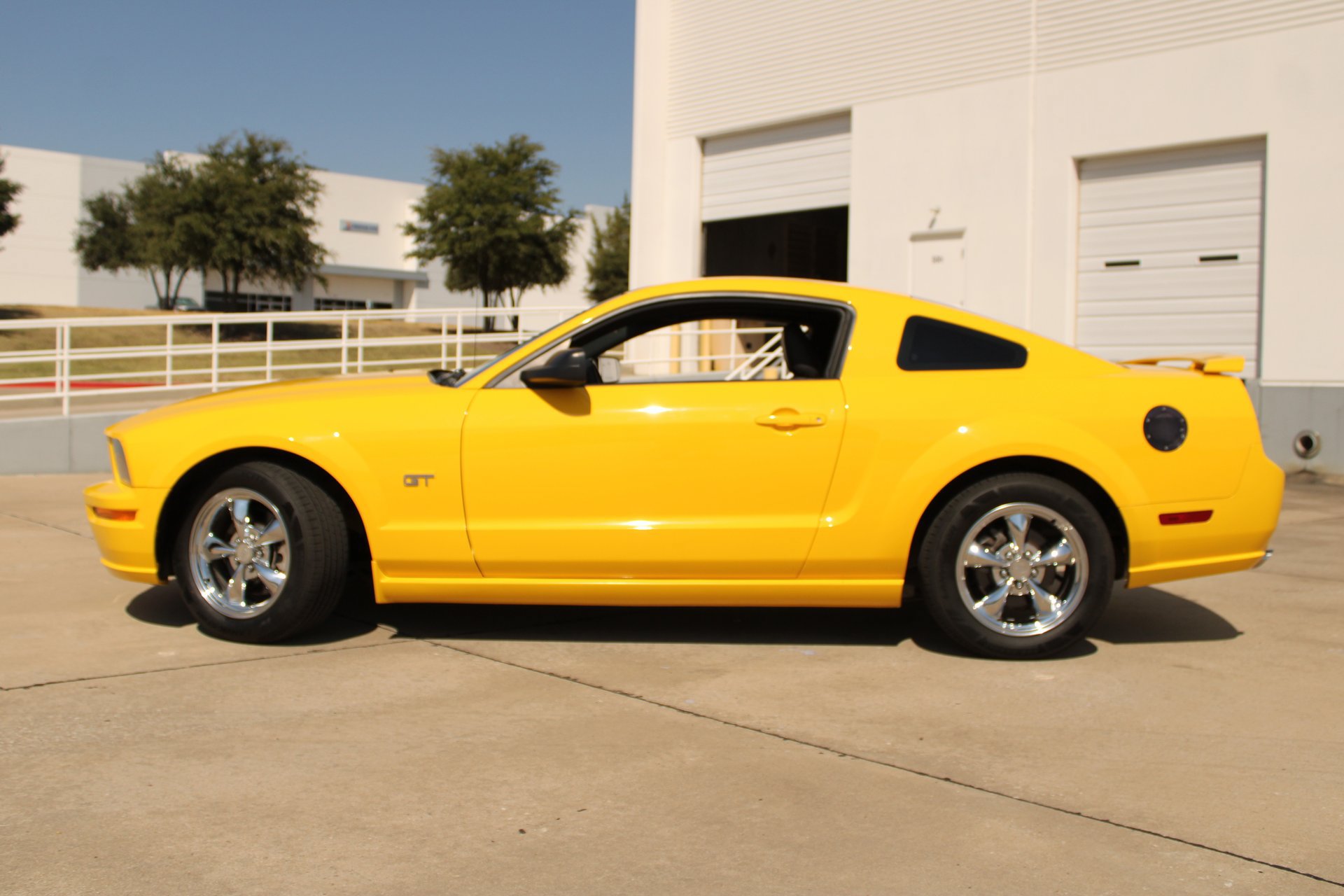 Used 2005 Ford Mustang GT RWD image 6