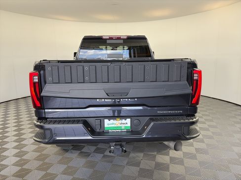 Used 2024 GMC Sierra 2500 Denali Ultimate AWD/4WD image 18