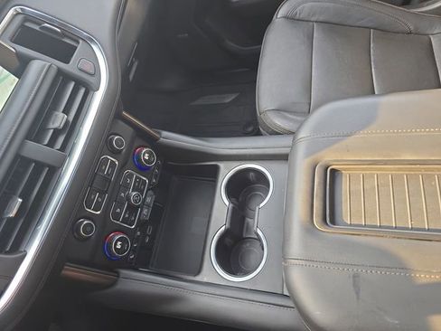 Used 2023 Chevrolet Suburban High Country w/ Premium Package 2 AWD/4WD image 29
