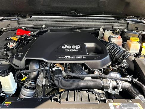 Used 2022 Jeep Gladiator Rubicon w/ LED Lighting Group AWD/4WD image 10