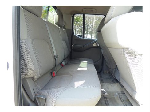 Used 2016 Nissan Frontier SV image 18