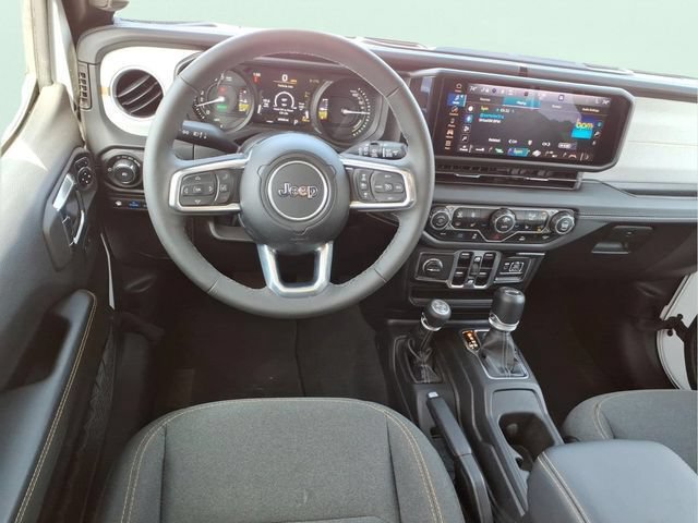 Used 2025 Jeep Wrangler Unlimited Sahara AWD/4WD image 17