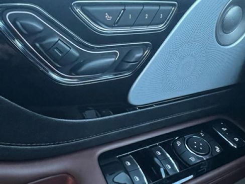 Used 2025 Lincoln Aviator Reserve w/ Equipment Group 201A image 11