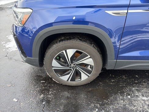 Used 2024 Volkswagen Taos SE w/ Panoramic Sunroof Package image 40