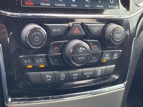 Used 2021 Jeep Grand Cherokee Laredo X image 26