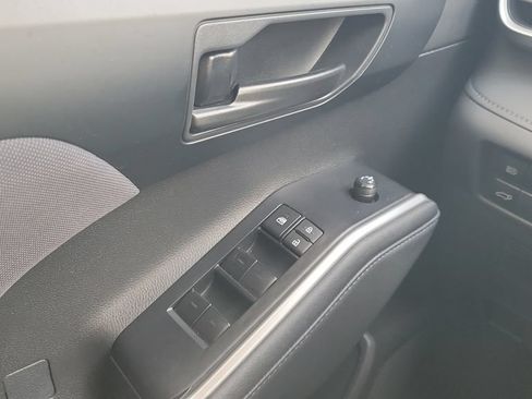 Used 2023 Toyota Highlander LE FWD image 19