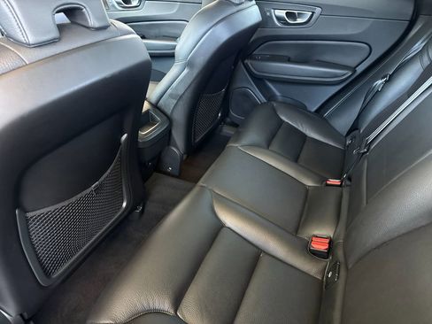 Certified 2023 Volvo XC60 B5 Plus AWD/4WD image 11
