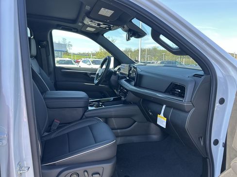 New 2026 Chevrolet Suburban Premier AWD/4WD image 14