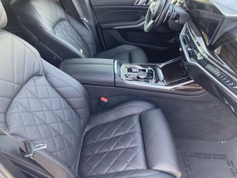 Used 2023 BMW X7 xDrive40i w/ M Sport Package image 9