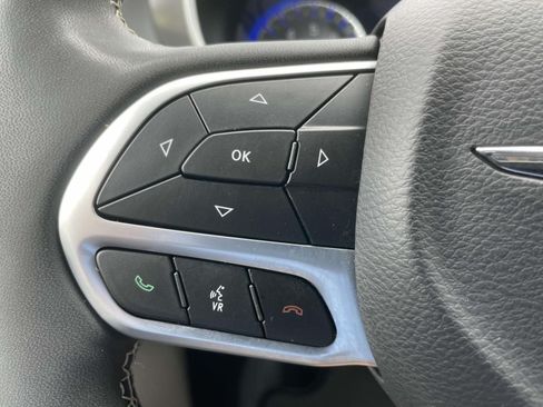 Used 2024 Chrysler Pacifica Touring-L FWD image 20
