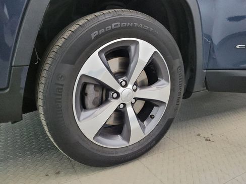 Used 2019 Jeep Cherokee Limited AWD/4WD image 31