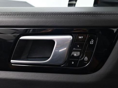 Used 2021 Porsche Cayenne S image 18