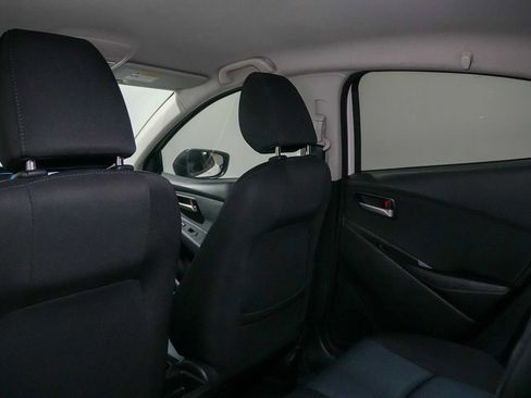 Used 2019 Toyota Yaris L FWD image 18