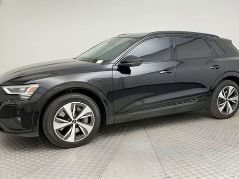 Certified 2024 Audi Q8 e-tron Premium image 6