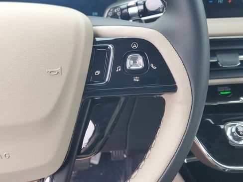 New 2026 Lincoln Corsair Premiere image 16