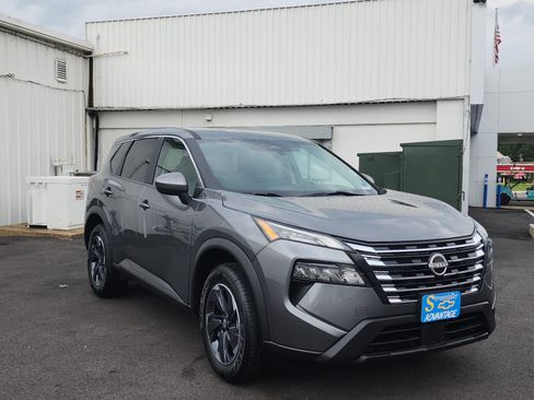 Used 2024 Nissan Rogue SV FWD image 7