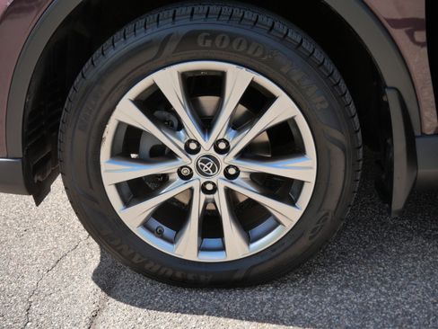Certified 2018 Toyota RAV4 Limited w/ Protection Package AWD/4WD image 15