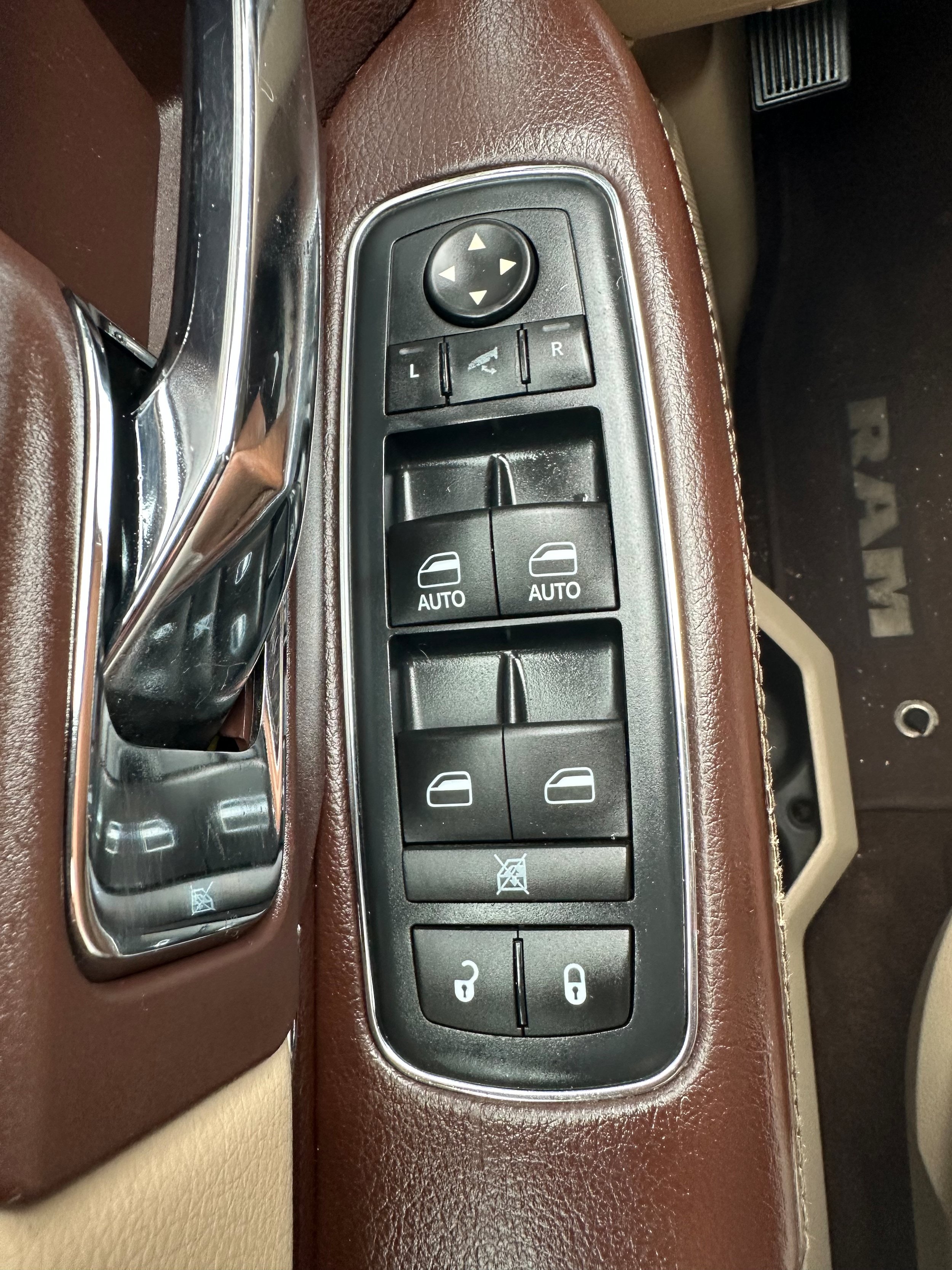 Used 2016 RAM 1500 Laramie w/ Convenience Group AWD/4WD image 27