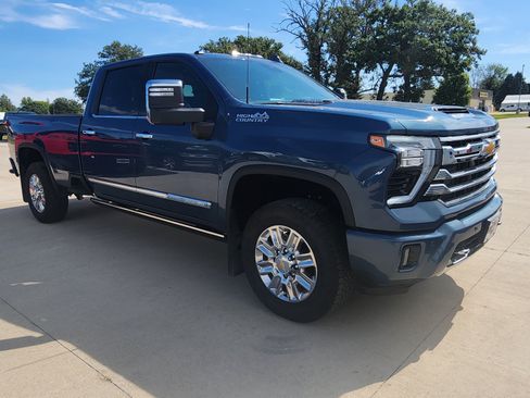 Used 2024 Chevrolet Silverado 3500 High Country w/ High Country Premium Package AWD/4WD image 4