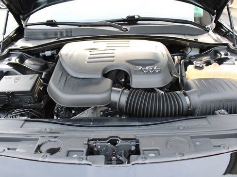 Used 2018 Chrysler 300 Limited RWD image 28