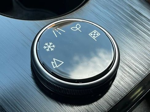 Used 2025 Nissan Rogue Platinum image 19