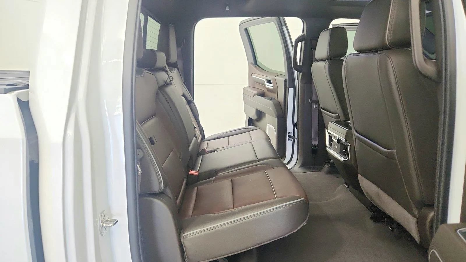 Used 2024 GMC Sierra 1500 Denali w/ Denali Reserve Package AWD/4WD image 28