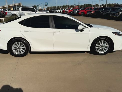 Used 2025 Toyota Camry LE w/ Convenience Package FWD image 2