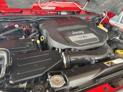 Used 2014 Jeep Wrangler Unlimited Rubicon image 12