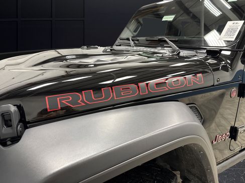 Used 2024 Jeep Gladiator Rubicon w/ Technology Group AWD/4WD image 37