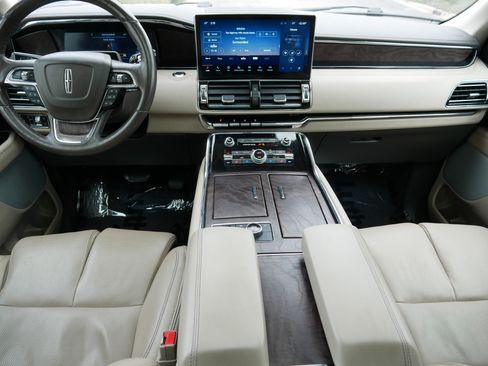 Used 2022 Lincoln Navigator L Reserve w/ Equipment Group 201A image 10
