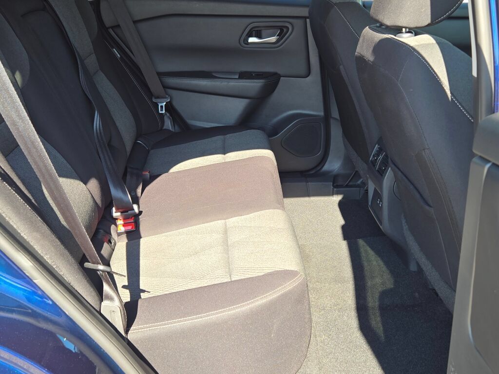 Used 2025 Nissan Rogue SV AWD/4WD image 8